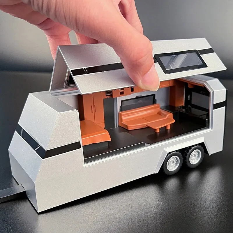 1:32 Scale Car and Caravan