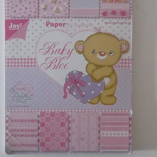 Baby bloc -  8 x 4 feuilles soit 32 feuilles cartonnées sur le thème des bébés filles