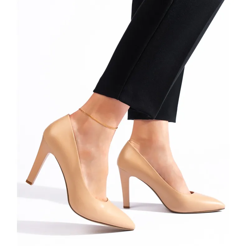 Comfortable beige women's pumps by Sergio Leone.