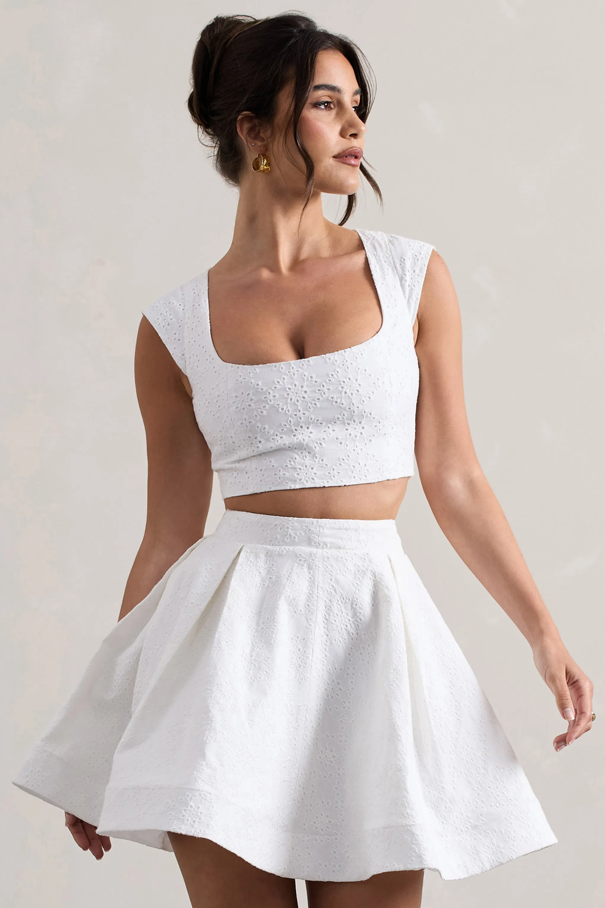 Estela | Crop top en dentelle blanche et décolleté en carré