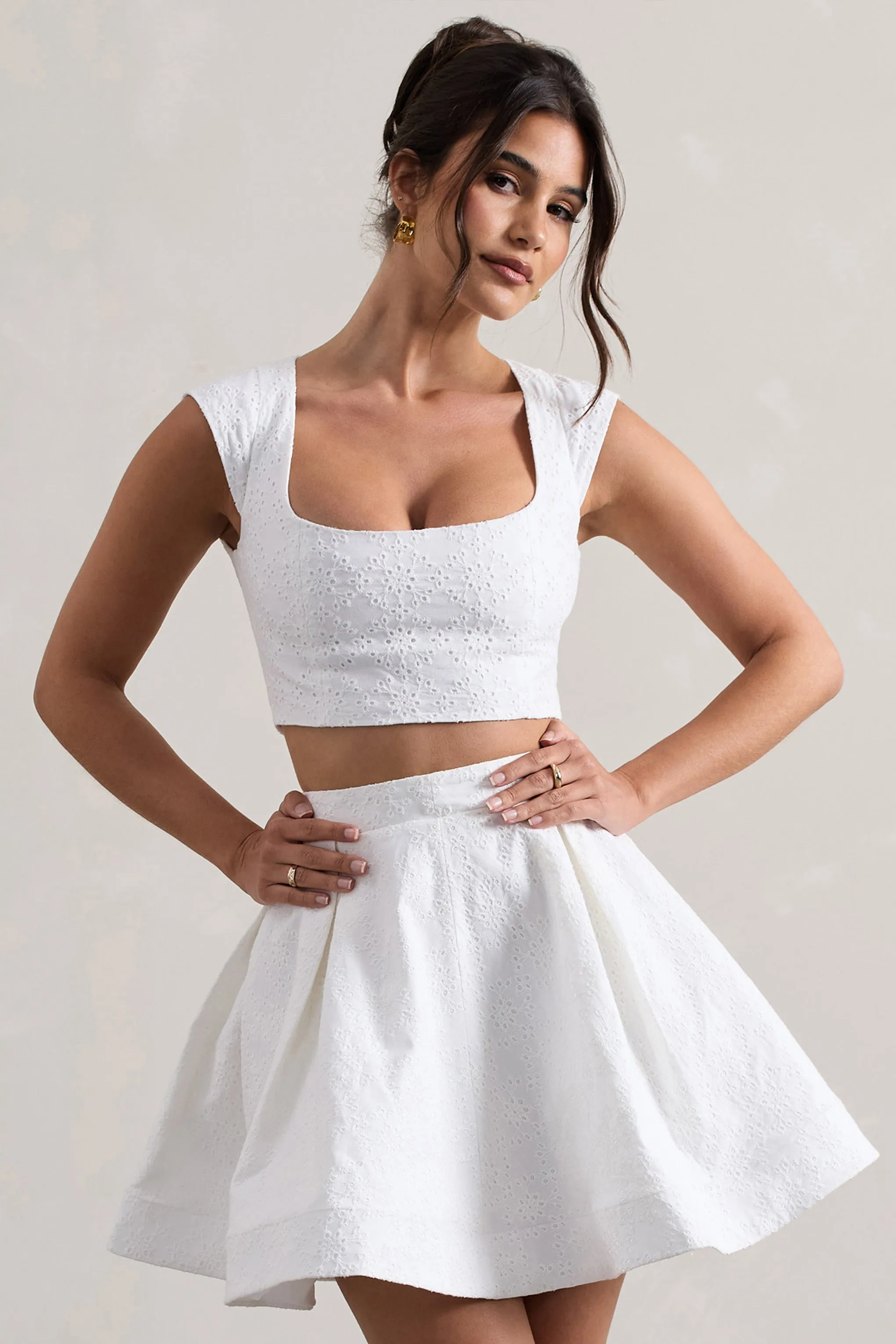 Estela | Crop top en dentelle blanche et décolleté en carré