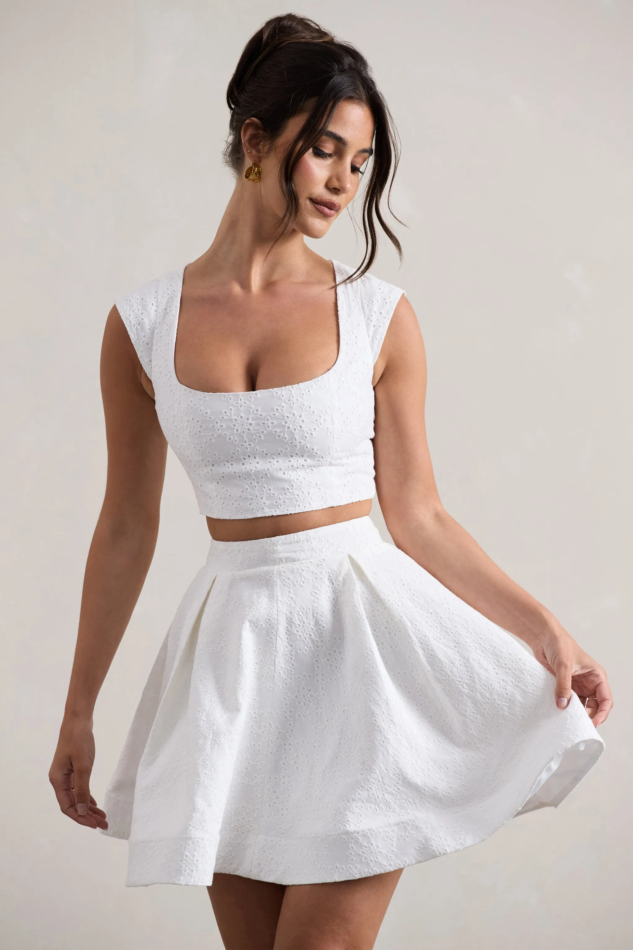 Estela | Crop top en dentelle blanche et décolleté en carré