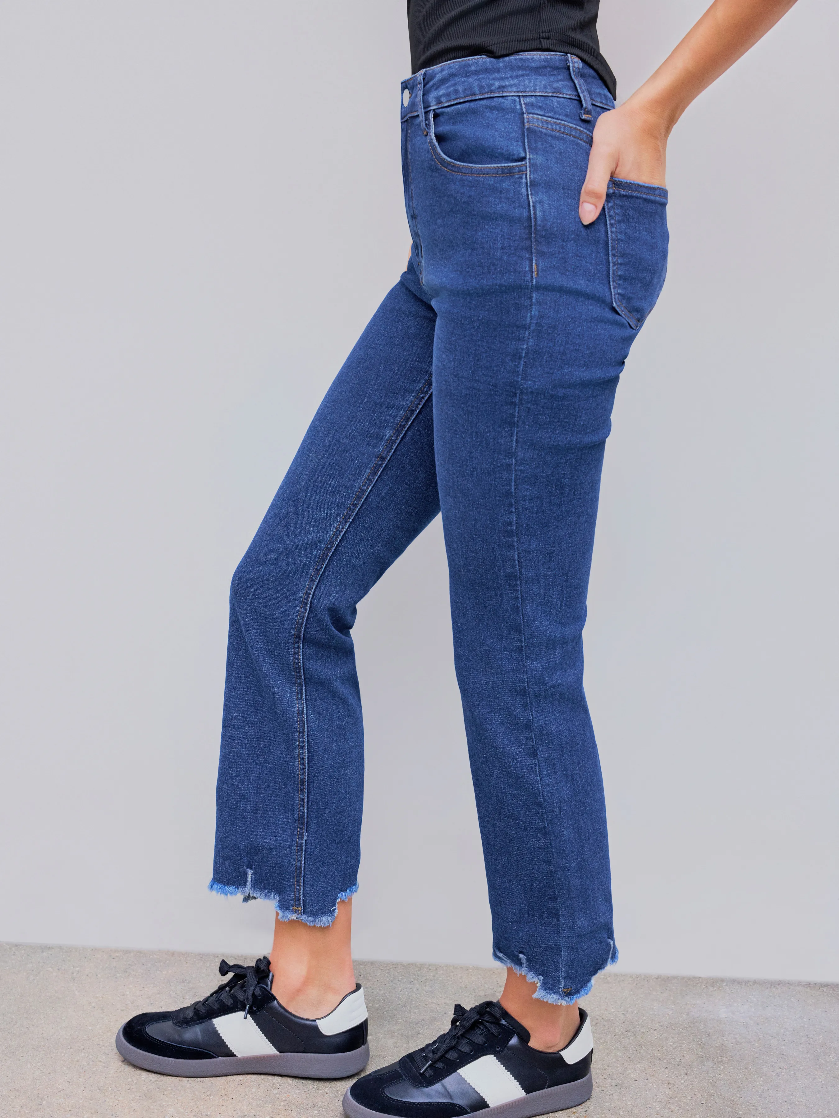 short flared jeans with raw hem and stretch denim pockets