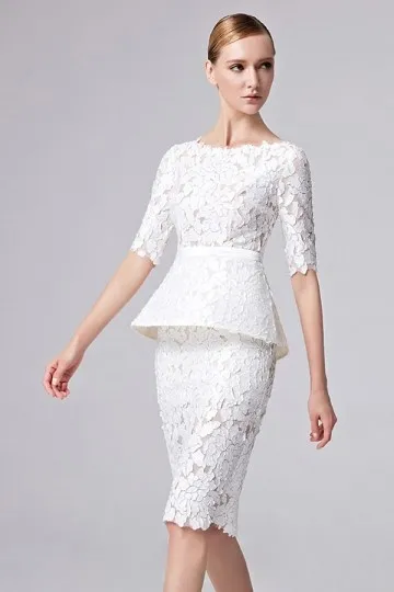 Robe fourreau blanche en dentelle pour gala à manche courte