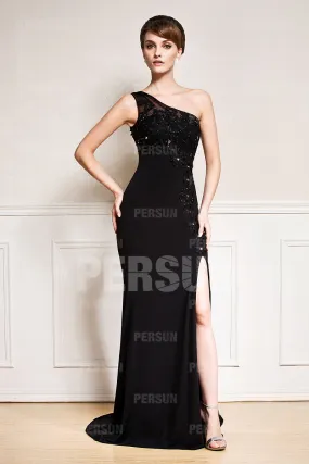 Black slit gala gown with floral applique asymmetrical shoulder and train - Robedesoireelongue.fr