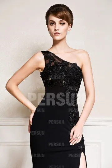 Black slit gala gown with floral applique asymmetrical shoulder and train - Robedesoireelongue.fr