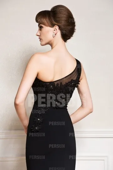 Black slit gala gown with floral applique asymmetrical shoulder and train - Robedesoireelongue.fr