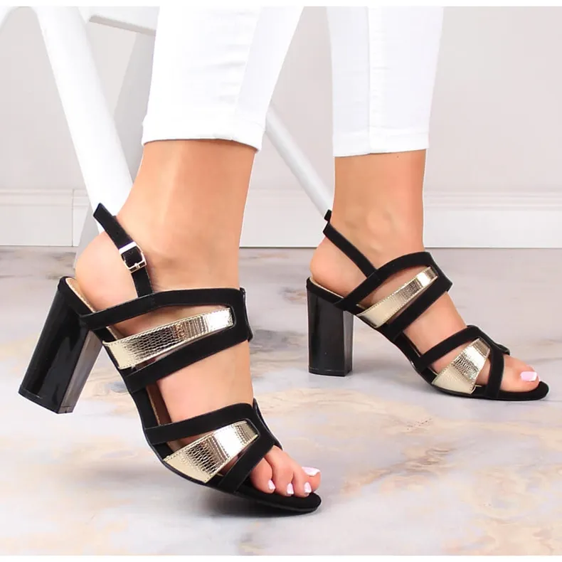 Black women's sandals on the Vinceza 17271 post in black