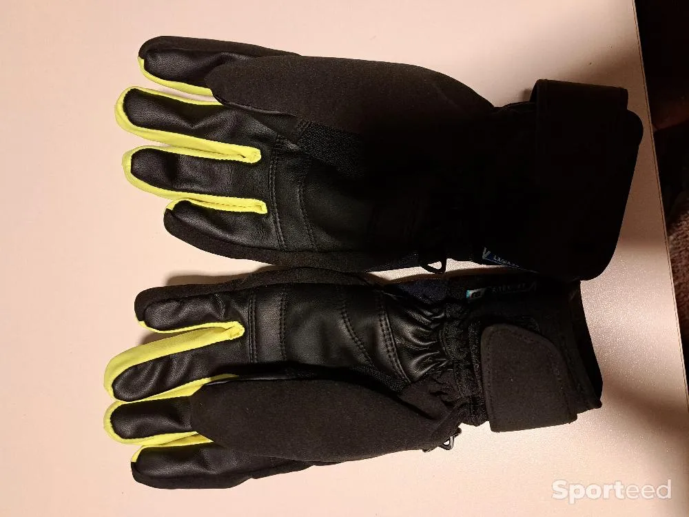 Second-hand Ski Gloves Added on: 27/03/2024