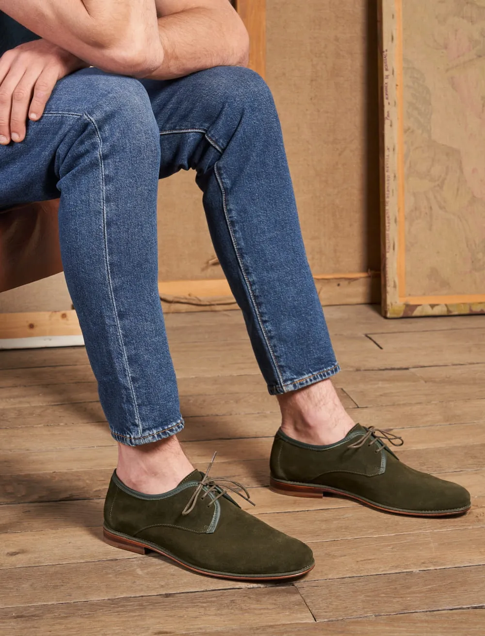 Soft Men's Derby Shoes: The Neutral Man in Khaki Suede