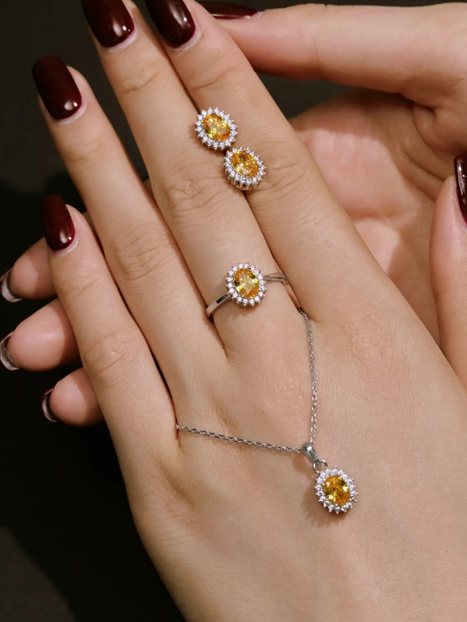 Sparkling Oval Citrine Gemstone Cocktail Ring